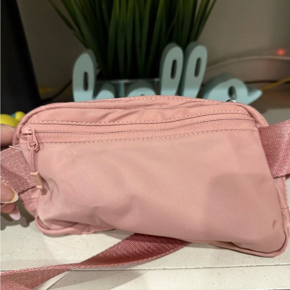 Lululemon - Picture 3 of 7